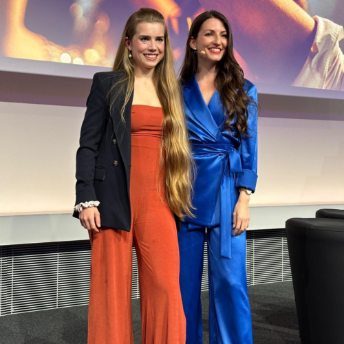 Moderatorin Conny Winiwarter mit Influencerin Anna Strigl